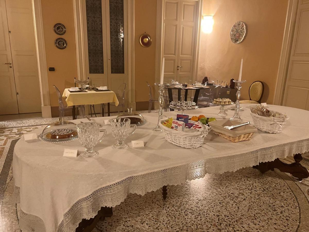 Palazzo Francesco Grassi Bed & Breakfast Aradeo Eksteriør bilde