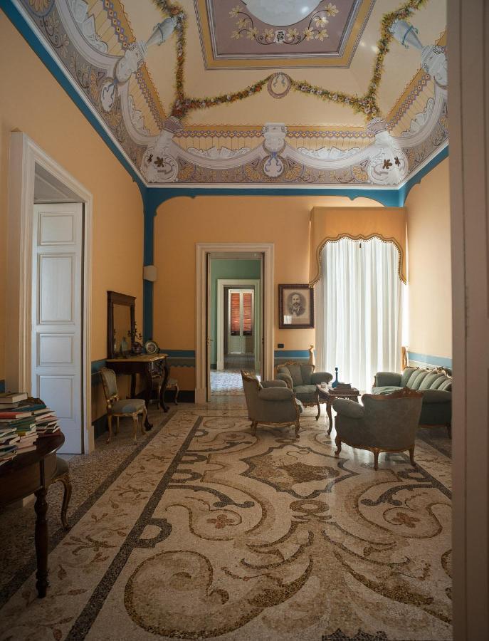 Palazzo Francesco Grassi Bed & Breakfast Aradeo Eksteriør bilde